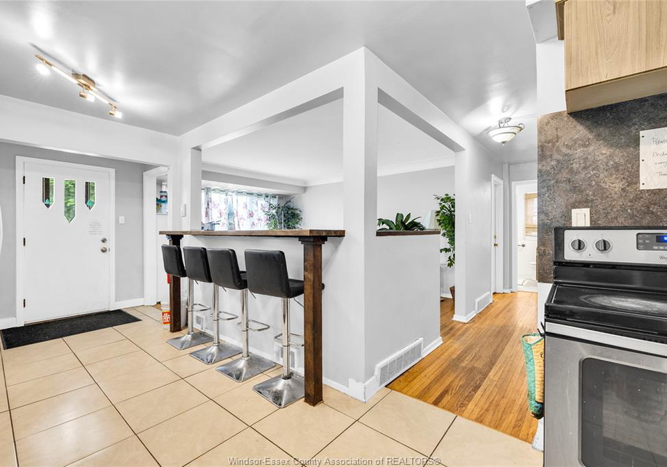 1158-dot-avenue-windsor-ontario-26015266