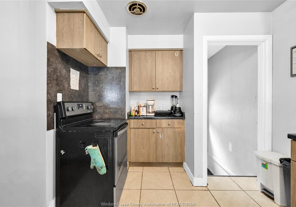 1158-dot-avenue-windsor-ontario-26015266