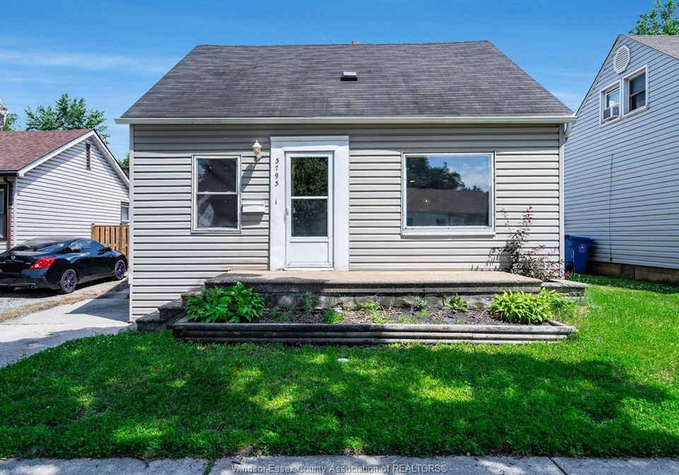 3793-vaughan-windsor-ontario-26015274
