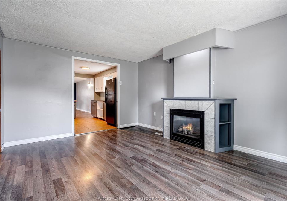 3793-vaughan-windsor-ontario-26015274