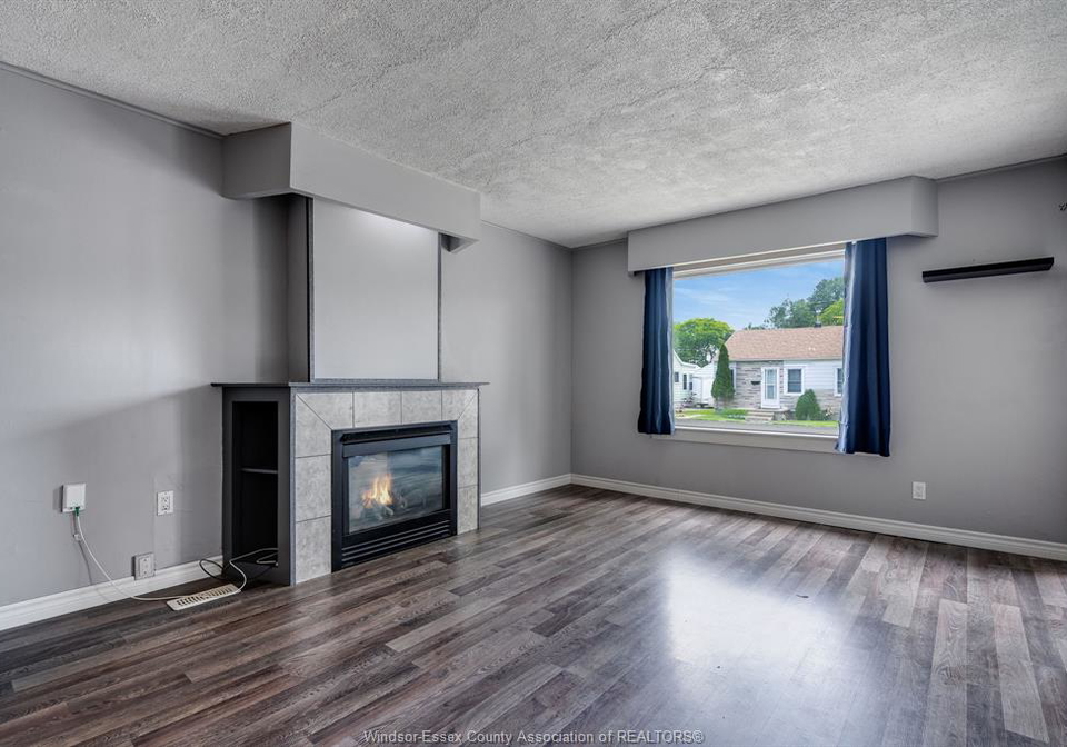 3793-vaughan-windsor-ontario-26015274