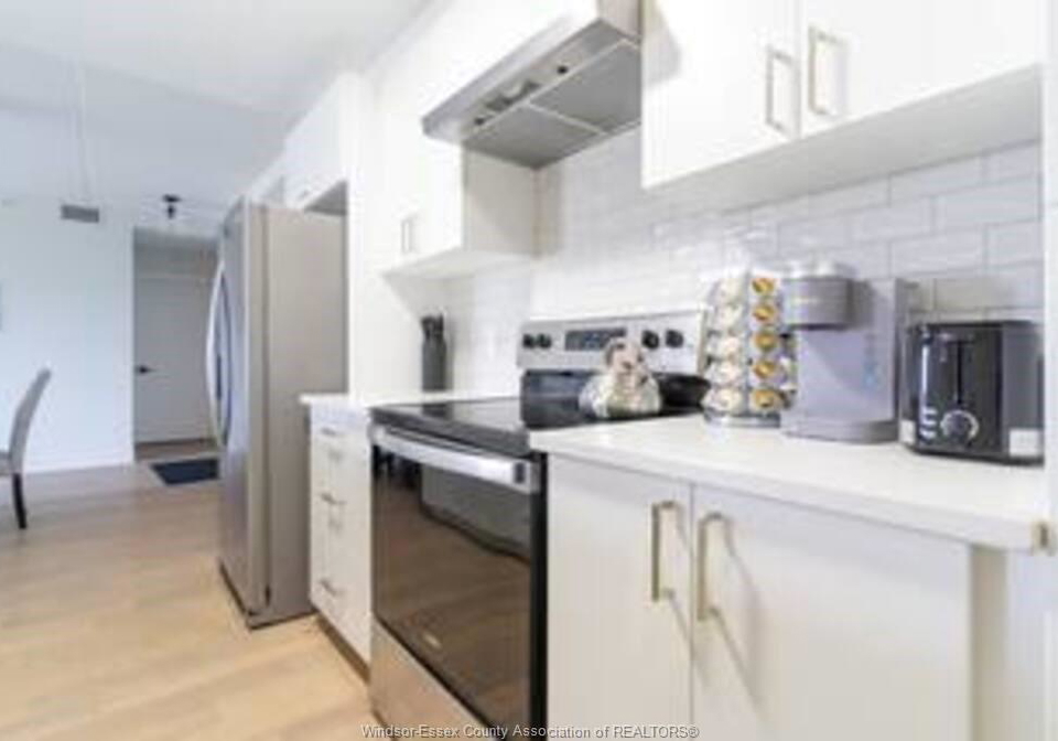 2550-sandwich-west-parkway-lasalle-ontario-26015277
