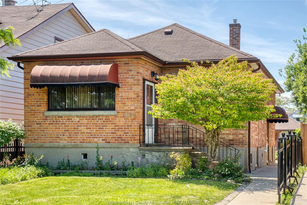 1507-langlois-windsor-ontario-26015282