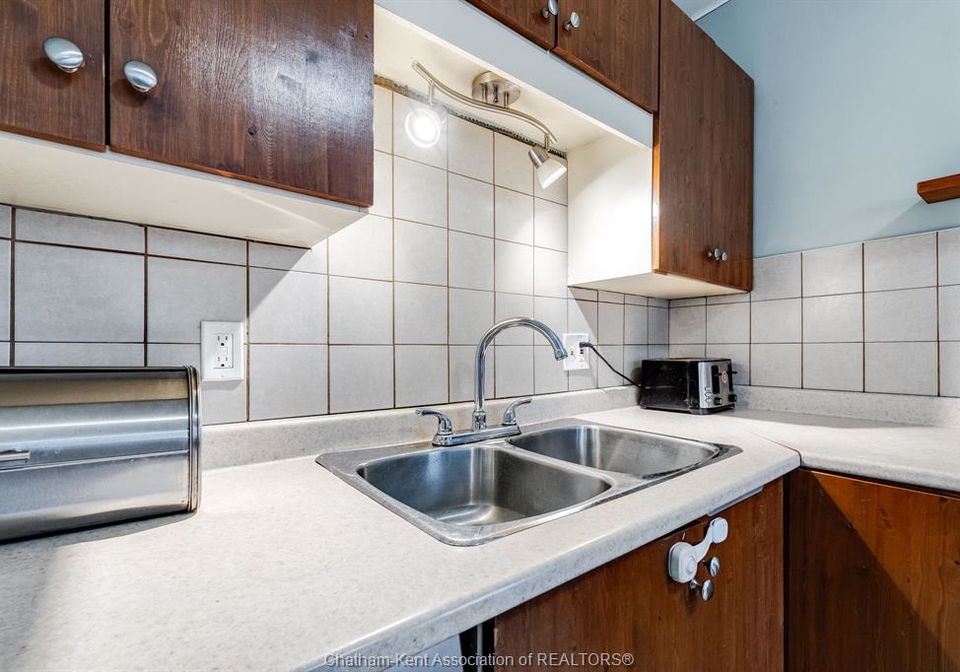53-sunnyside-avenue-chatham-ontario-26015296