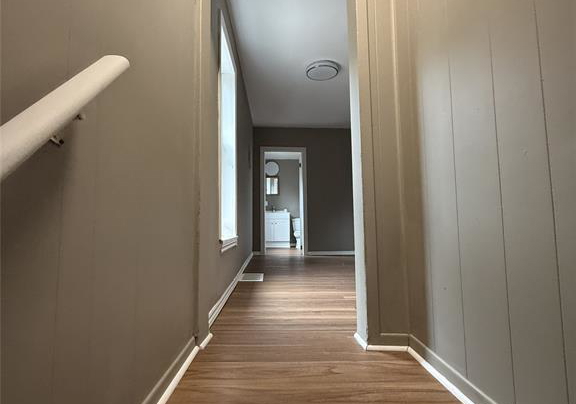 3417-cross-windsor-ontario-26015300