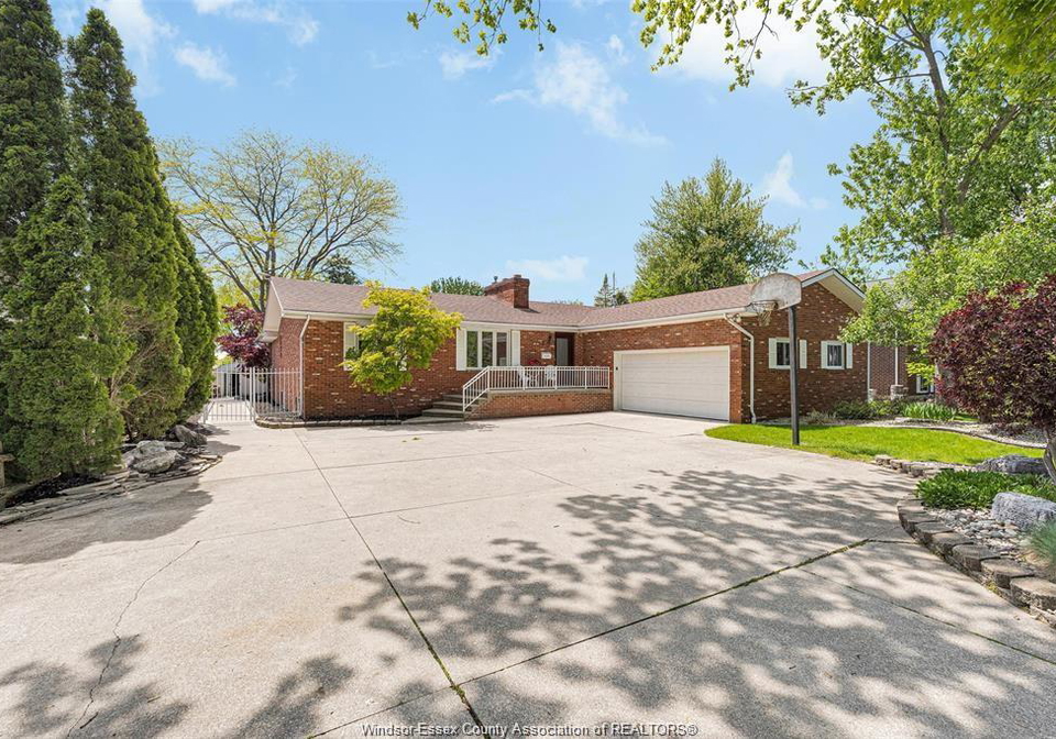 274-irwin-essex-ontario-26015309