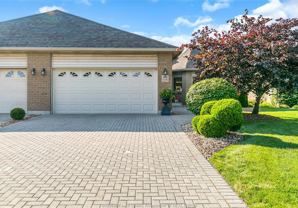 1385-imperial-crescent-windsor-ontario-26015315