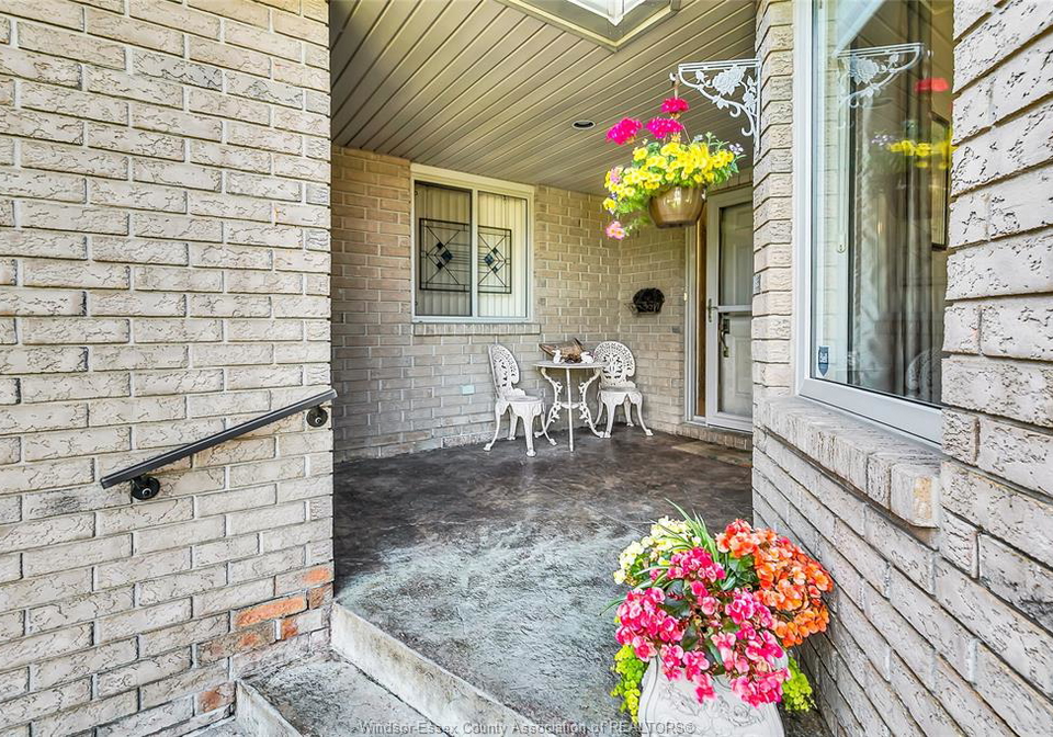 1385-imperial-crescent-windsor-ontario-26015315