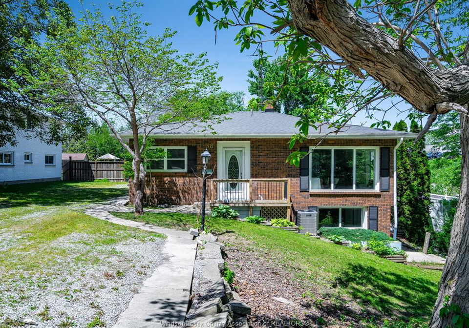 1838-seacliff-drive-kingsville-ontario-26015316