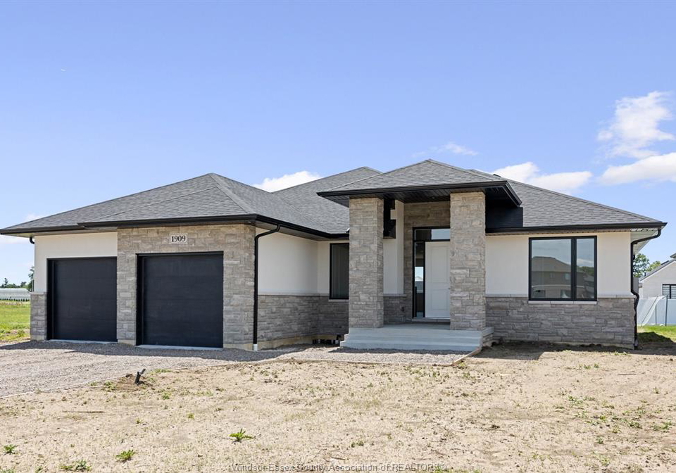 1909-sannita-avenue-kingsville-ontario-26015329