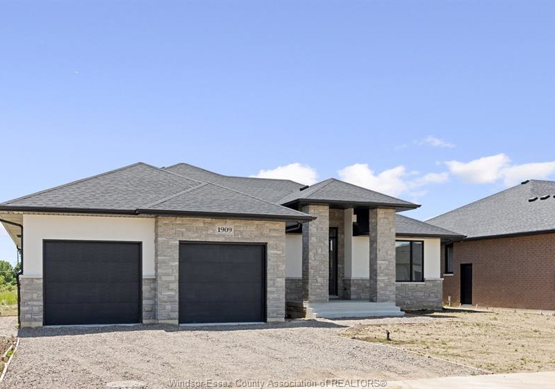 1909-sannita-avenue-kingsville-ontario-26015329