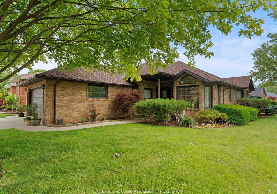 44-worchester-leamington-ontario-26015330