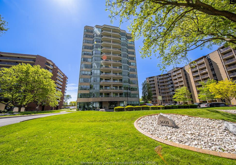 3601-riverside-drive-east-windsor-ontario-26015333