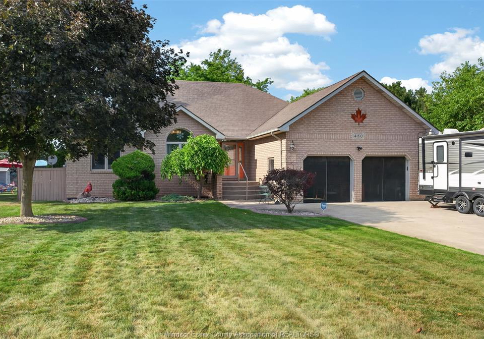 4160-baseline-windsor-ontario-26015337