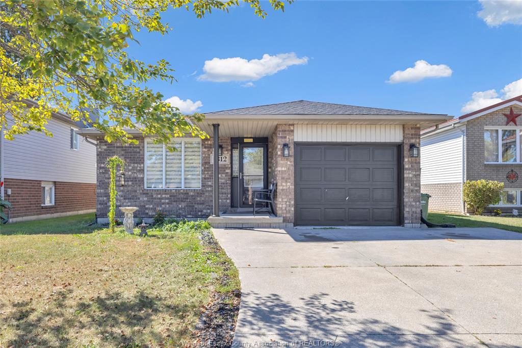 1812-vicky-circle-windsor-ontario-26015338