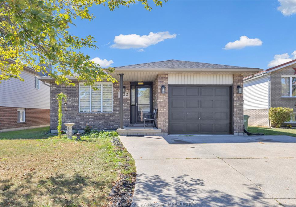 1812-vicky-circle-windsor-ontario-26015338