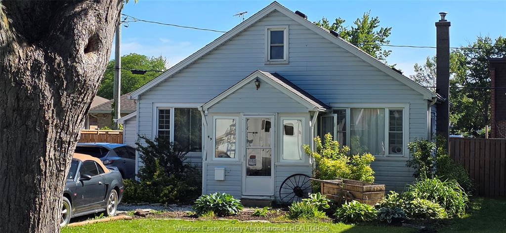 49-maple-row-essex-ontario-26015346