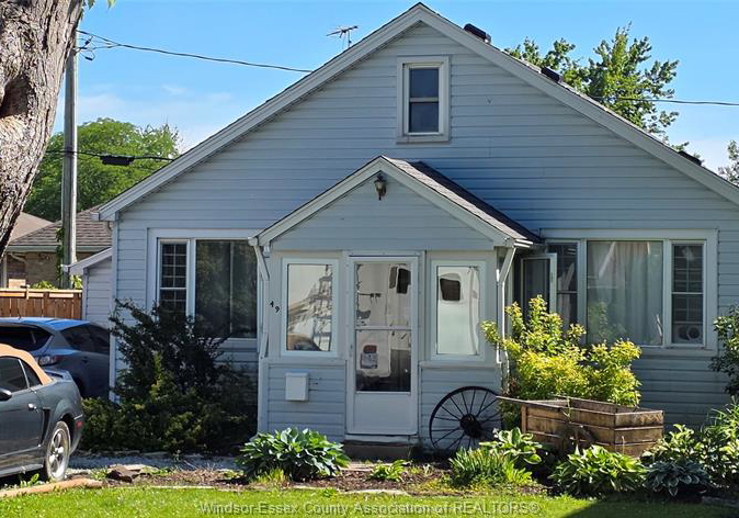 49-maple-row-essex-ontario-26015346