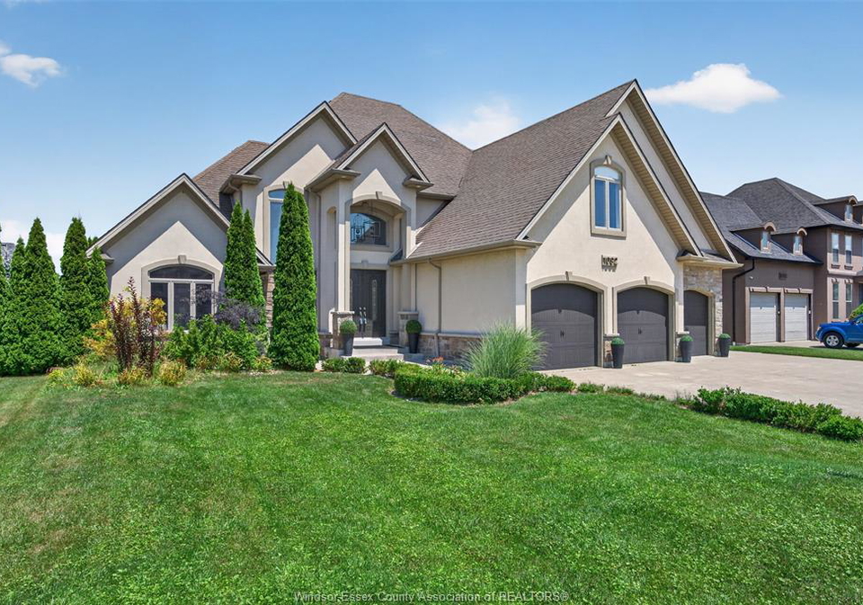 1092-regency-crescent-lakeshore-ontario-26015355