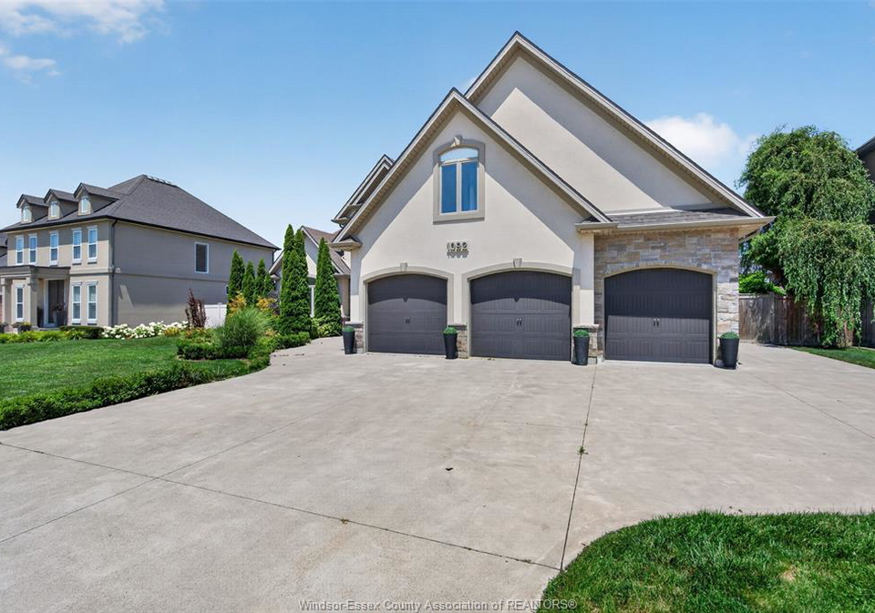 1092-regency-crescent-lakeshore-ontario-26015355