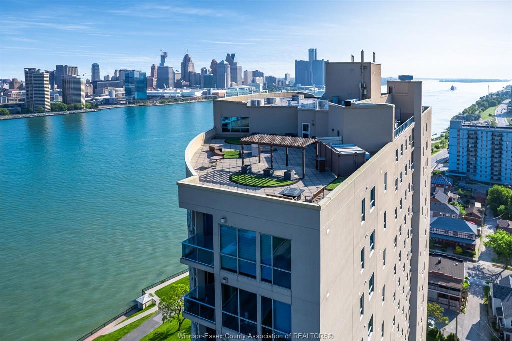1225-riverside-drive-windsor-ontario-26015364