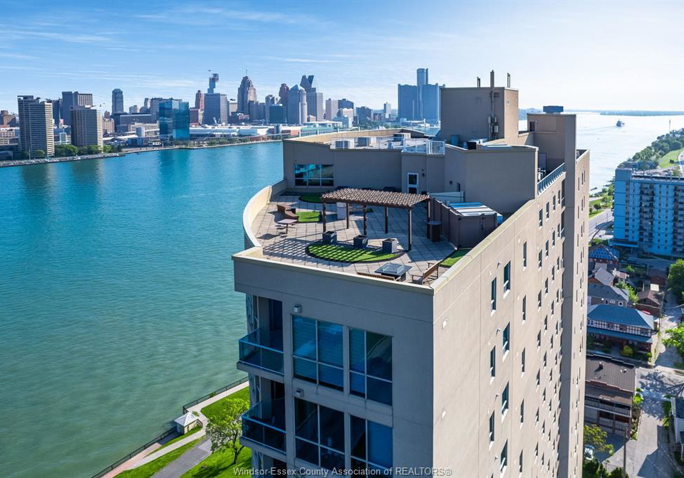 1225-riverside-drive-windsor-ontario-26015364