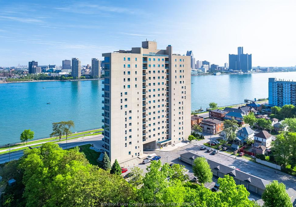 1225-riverside-drive-windsor-ontario-26015364