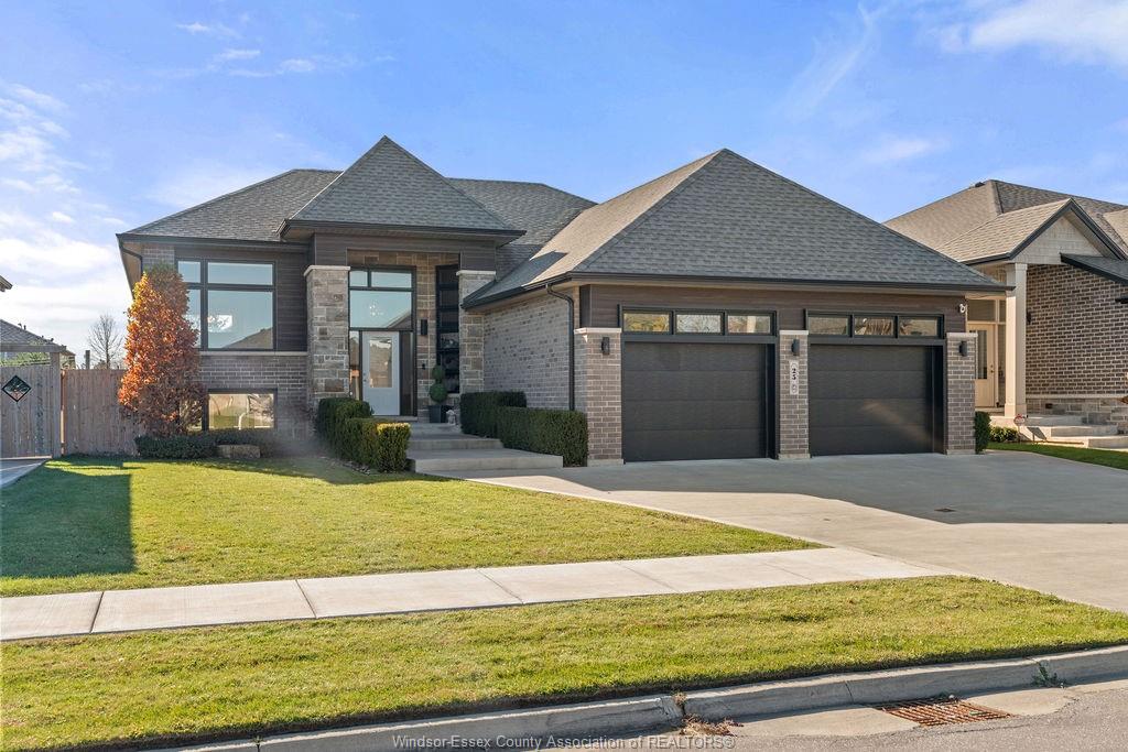 25-woodland-street-kingsville-ontario-26015371