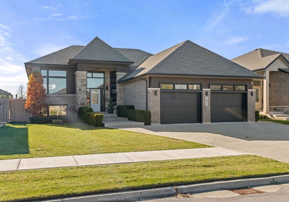 25-woodland-street-kingsville-ontario-26015371