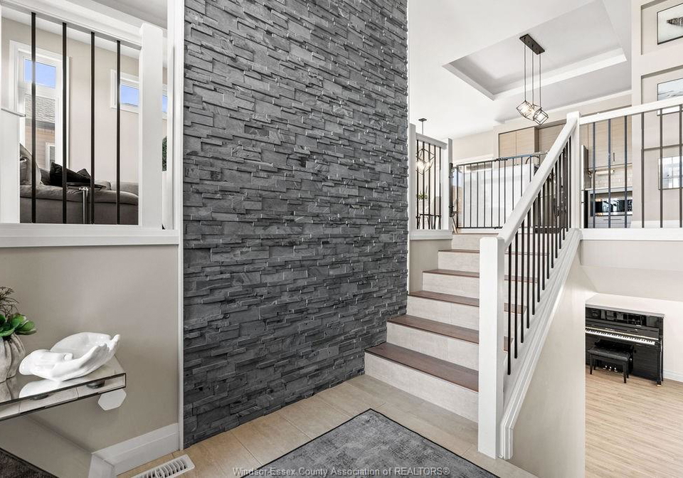 25-woodland-street-kingsville-ontario-26015371