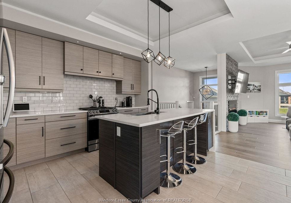 25-woodland-street-kingsville-ontario-26015371