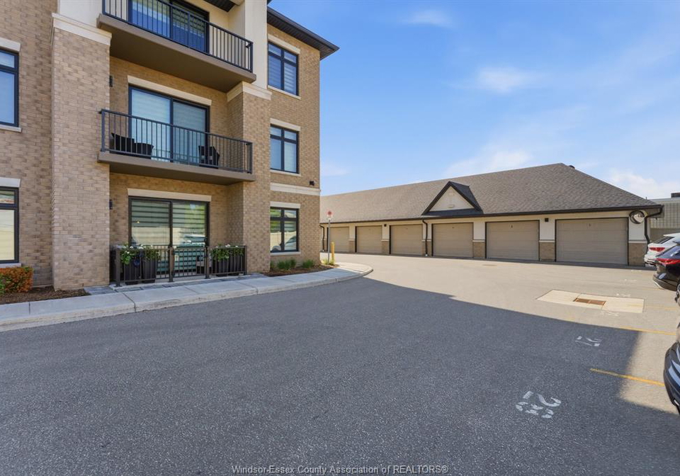 1855-wyoming-lasalle-ontario-26015373