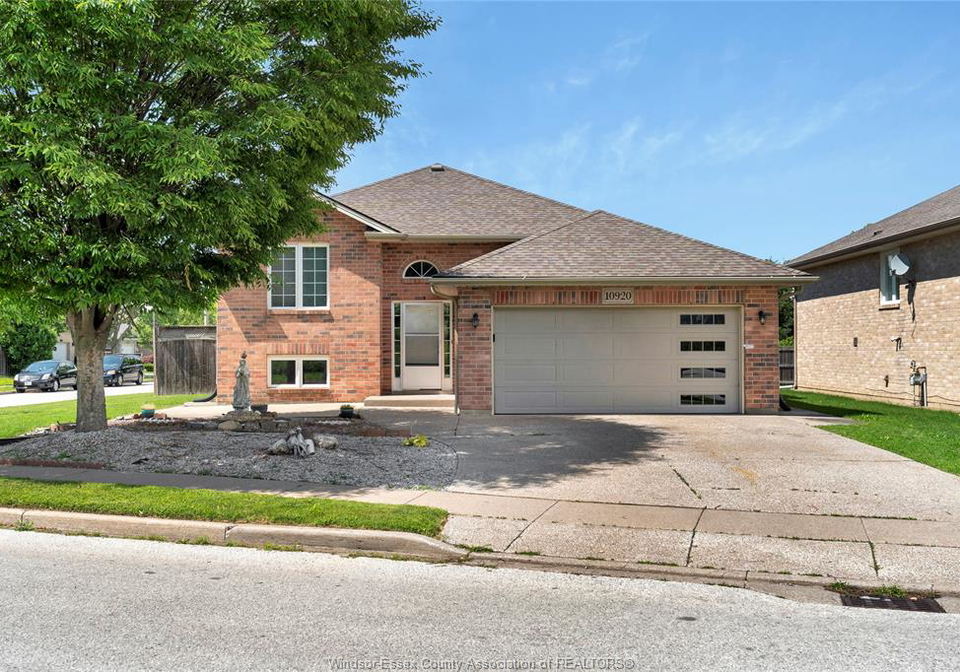 10920-springhollow-drive-windsor-ontario-26015378