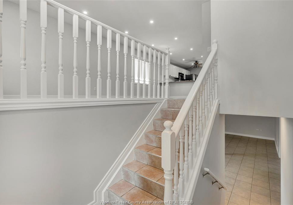 10920-springhollow-drive-windsor-ontario-26015378
