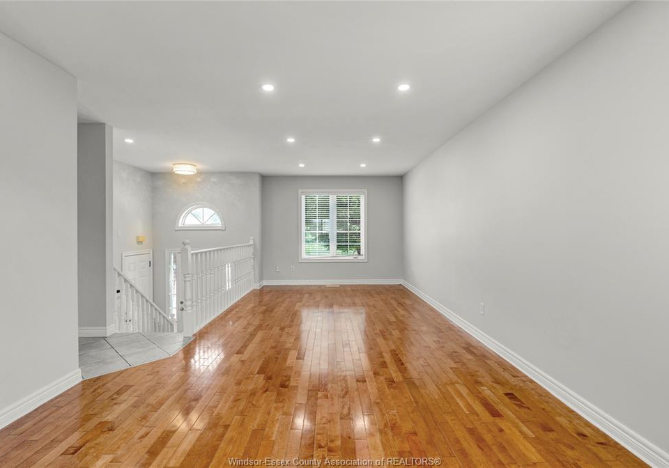 10920-springhollow-drive-windsor-ontario-26015378
