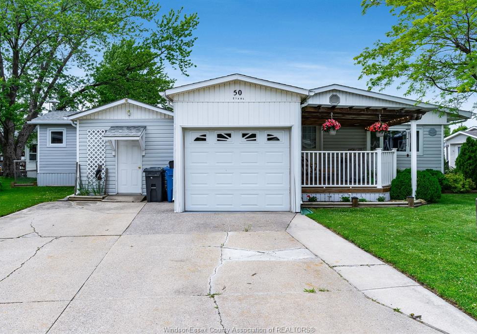 50-diane-essex-ontario-26015380