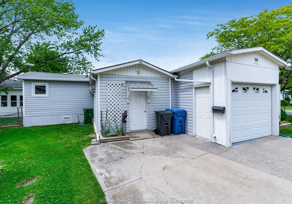 50-diane-essex-ontario-26015380