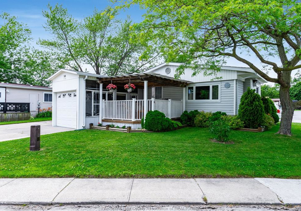 50-diane-essex-ontario-26015380