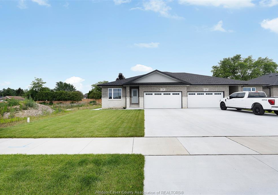 420-jolly-lasalle-ontario-26015381