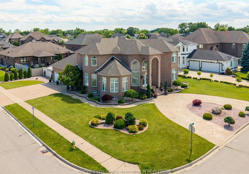 498-clydesdale-lakeshore-ontario-26015389