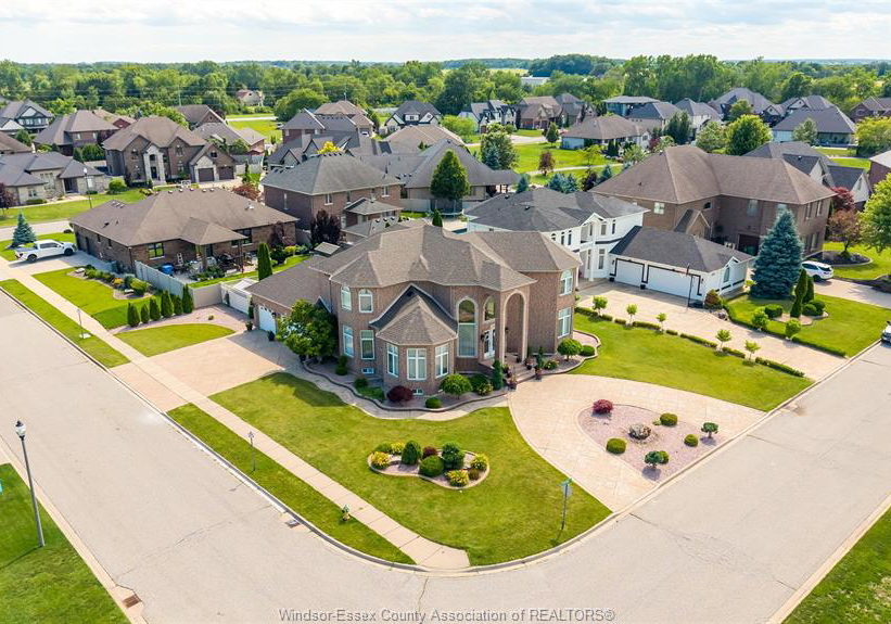 498-clydesdale-lakeshore-ontario-26015389