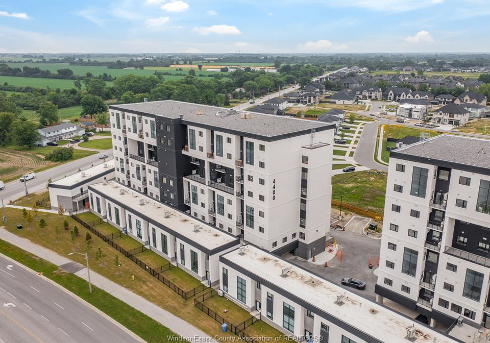 4400-laurier-parkway-lasalle-ontario-26015390