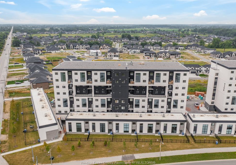 4400-laurier-parkway-lasalle-ontario-26015390