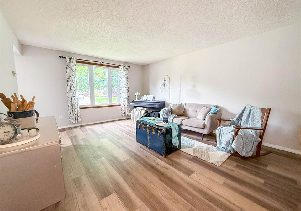 2623-kaymar-crescent-sarnia-ontario-26015410