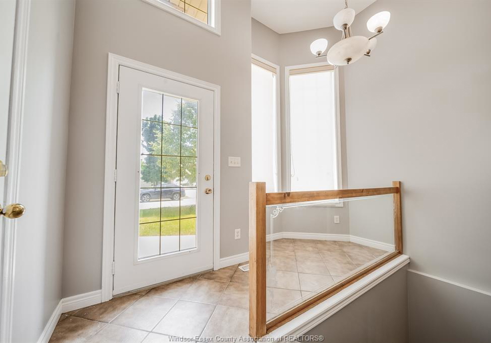 4231-whiskey-avenue-windsor-ontario-26015415
