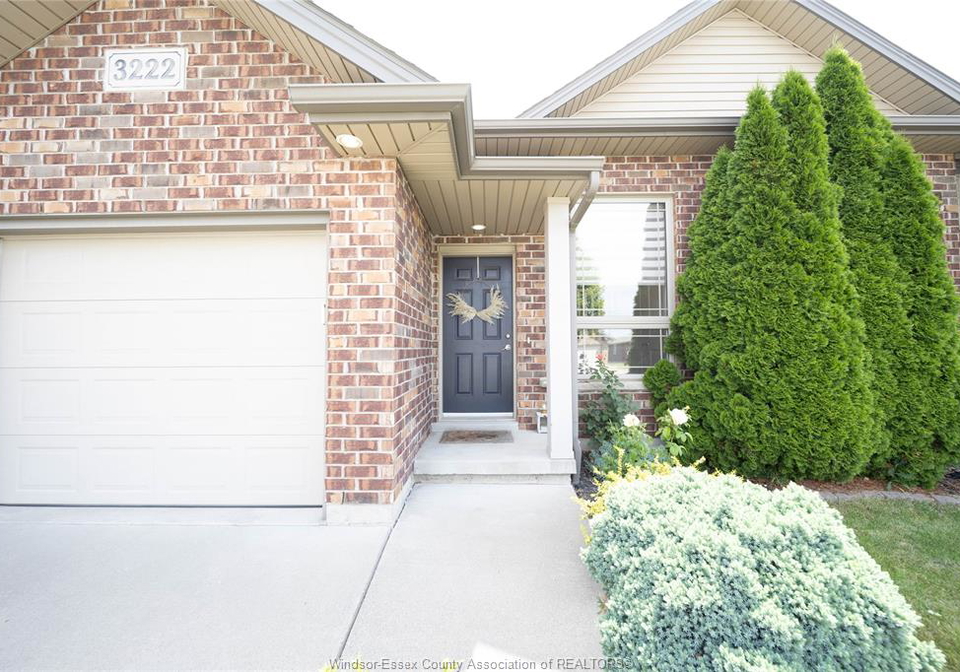 3222-seville-avenue-windsor-ontario-26015416