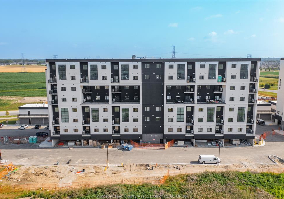 4300-laurier-parkway-lasalle-ontario-26015417