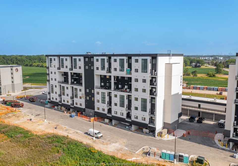 4300-laurier-parkway-lasalle-ontario-26015417