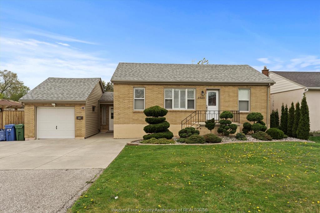 2563-meldrum-windsor-ontario-26015441