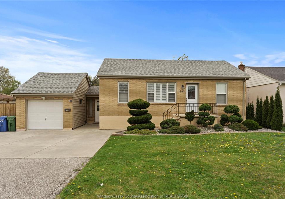 2563-meldrum-windsor-ontario-26015441